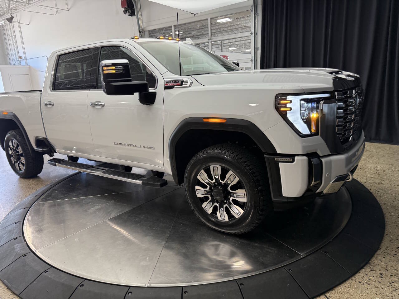 Used 2026 GMC Sierra 2500 Denali w/ Denali Reserve Package AWD/4WD image 12