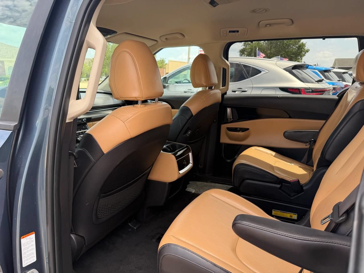 Used 2024 Kia Carnival EX FWD image 19