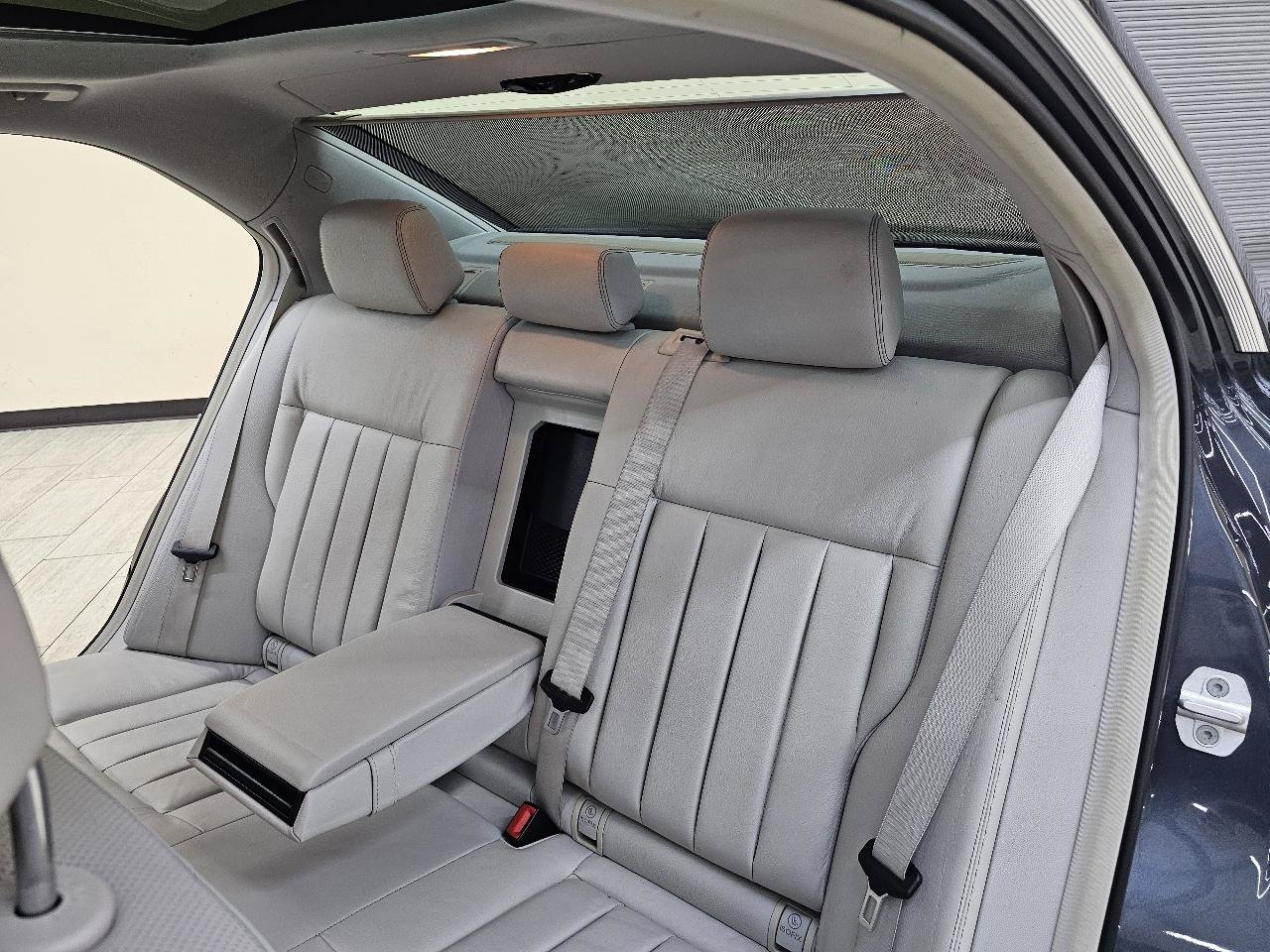 Used 2014 Mercedes-Benz E 550 4MATIC Sedan image 24