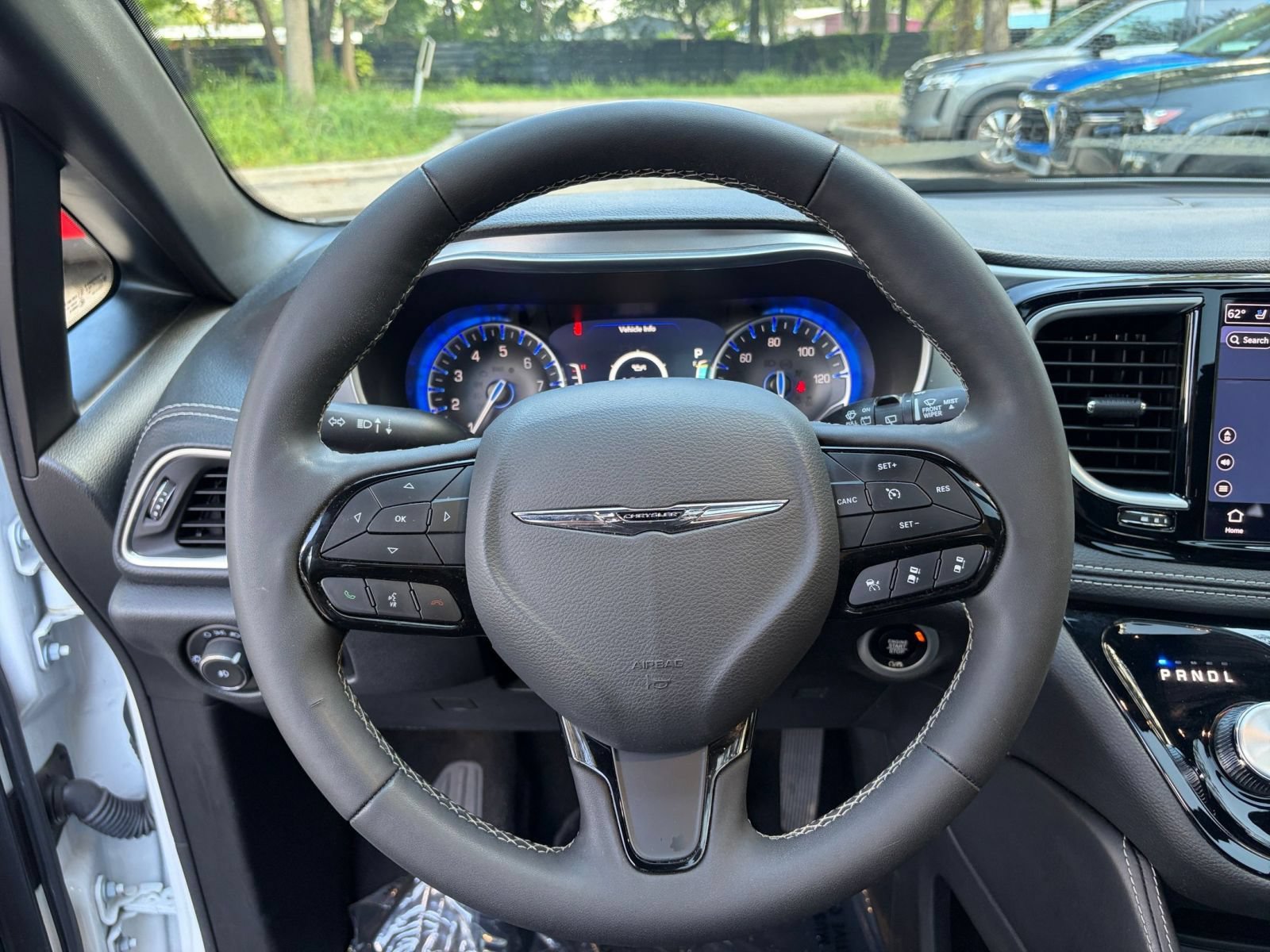 Used 2025 Chrysler Pacifica Limited FWD image 30