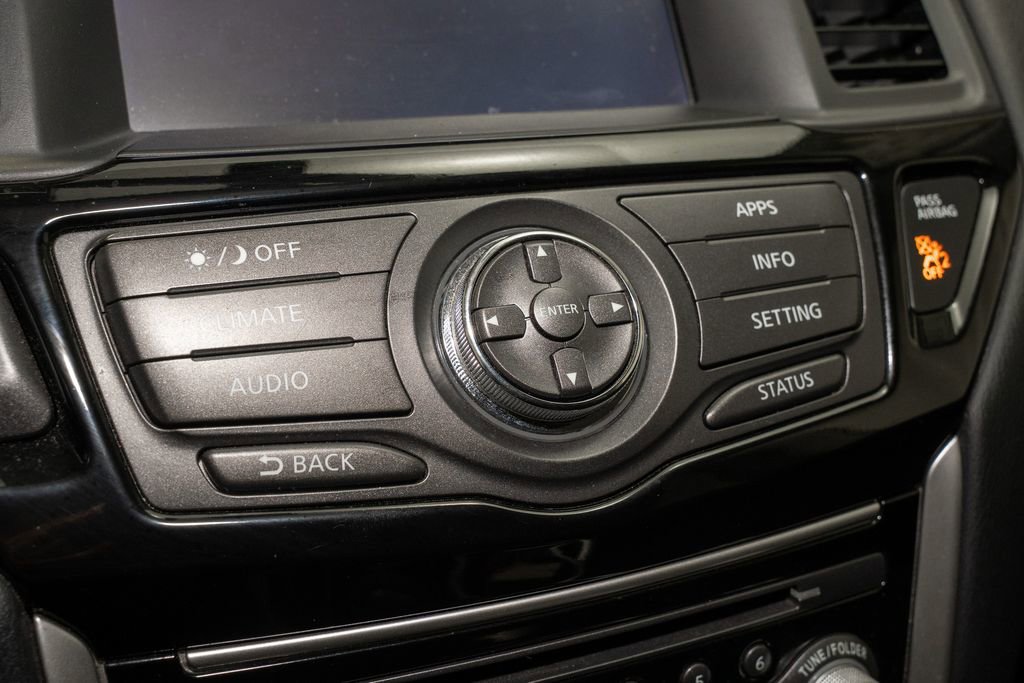 Used 2018 Nissan Pathfinder SV image 15