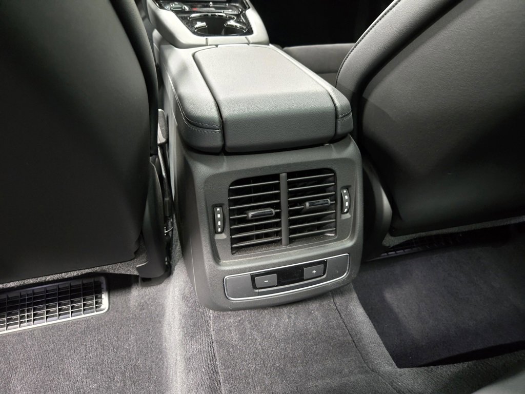 Used 2022 Audi e-tron GT Premium Plus image 35