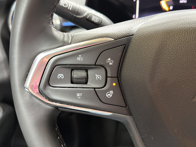 Used 2025 Chevrolet Trax LT w/ LT Convenience Package FWD image 20