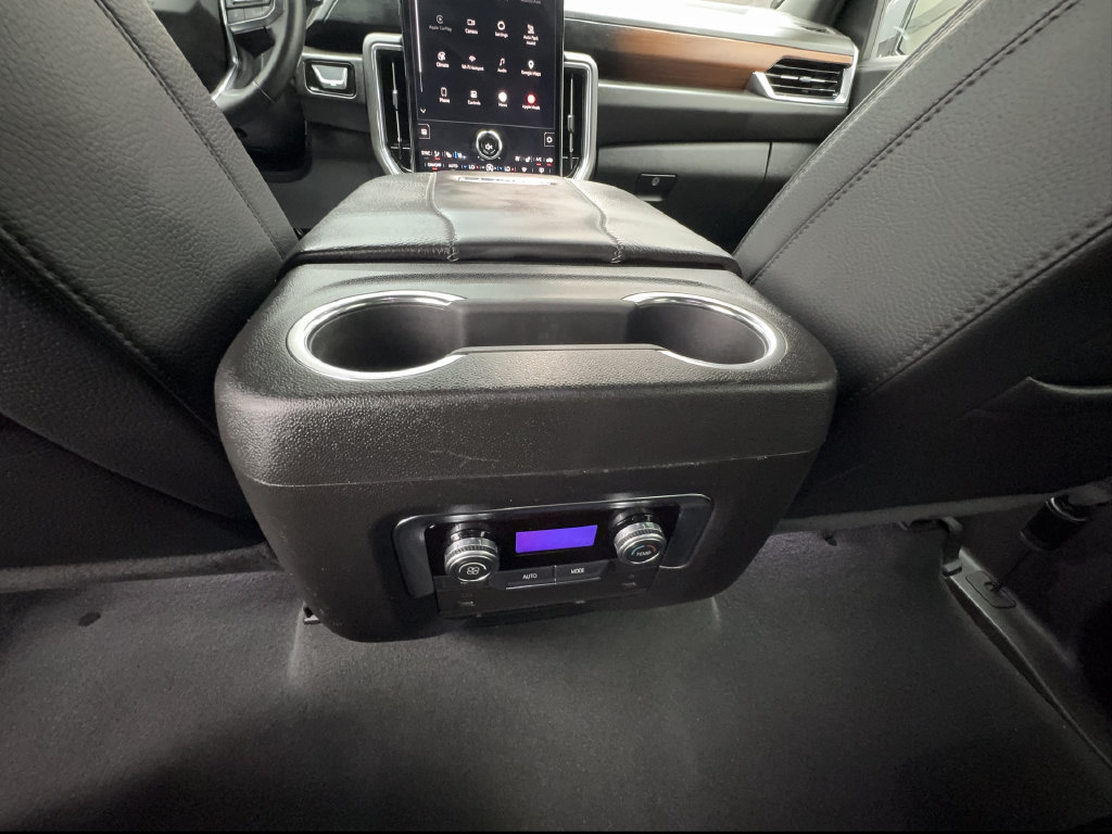 Used 2025 GMC Yukon Denali AWD/4WD image 44