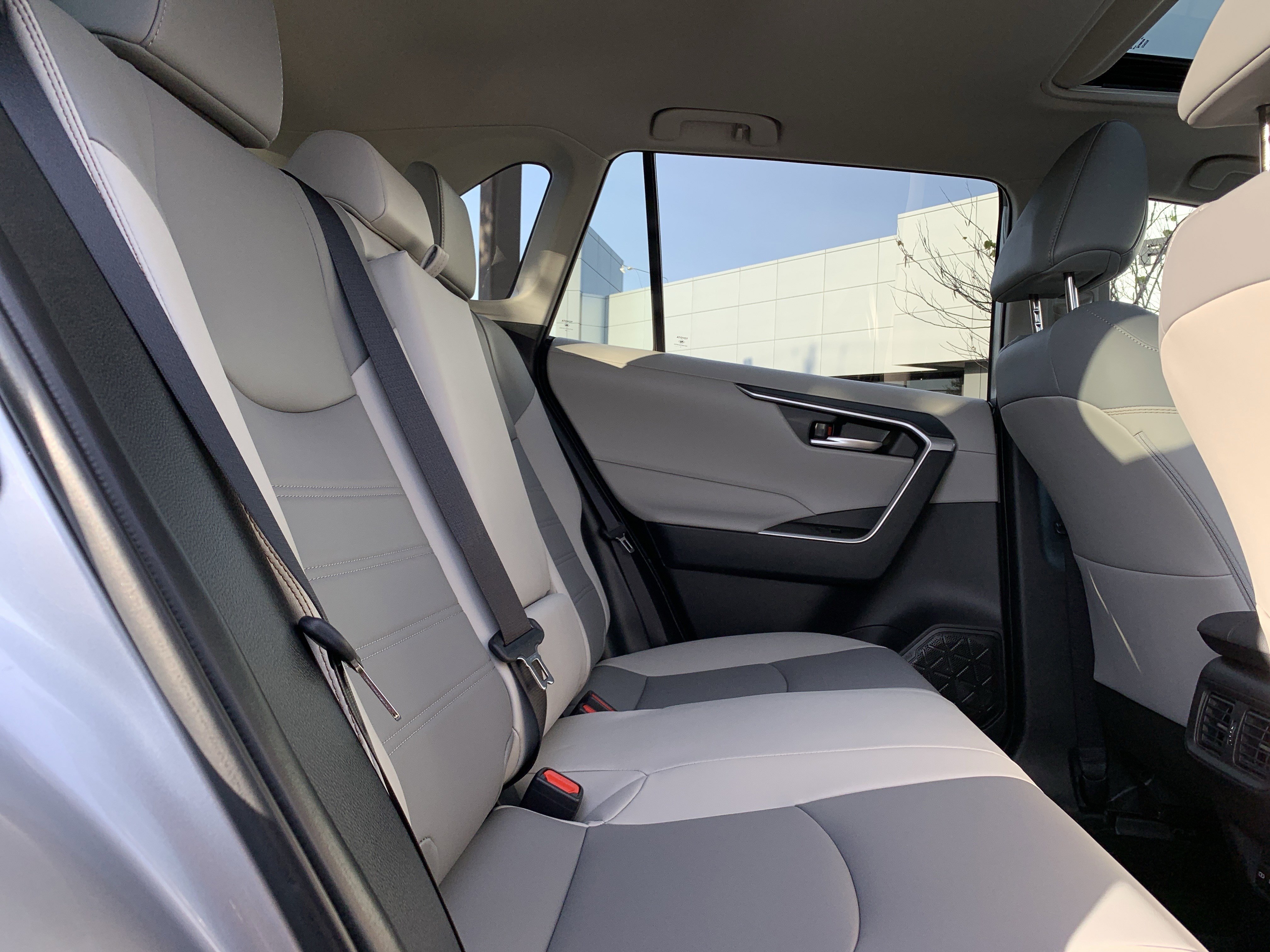 Used 2025 Toyota RAV4 XLE Premium image 33