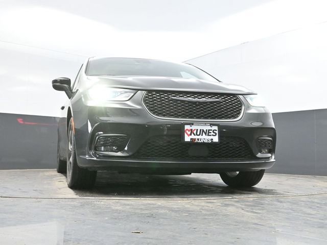 Used 2023 Chrysler Pacifica Touring-L w/ S Appearance Package AWD/4WD image 47