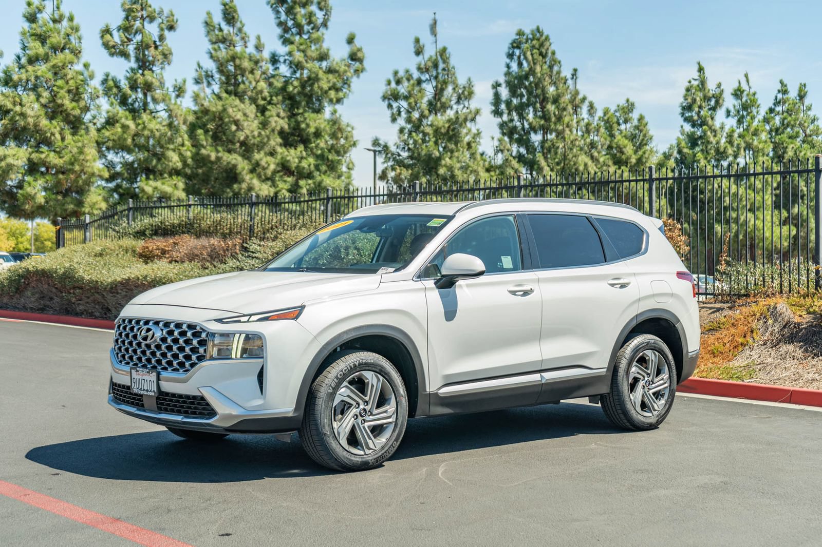 Used 2021 Hyundai Santa Fe SEL AWD/4WD image 3