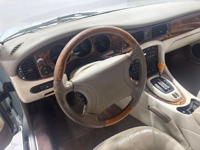 Used 2000 Jaguar XJ8 RWD image 13