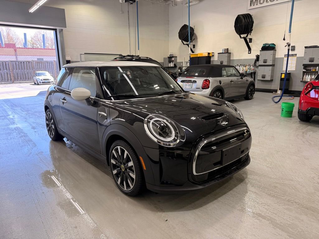 Certified 2024 MINI Cooper SE image 7