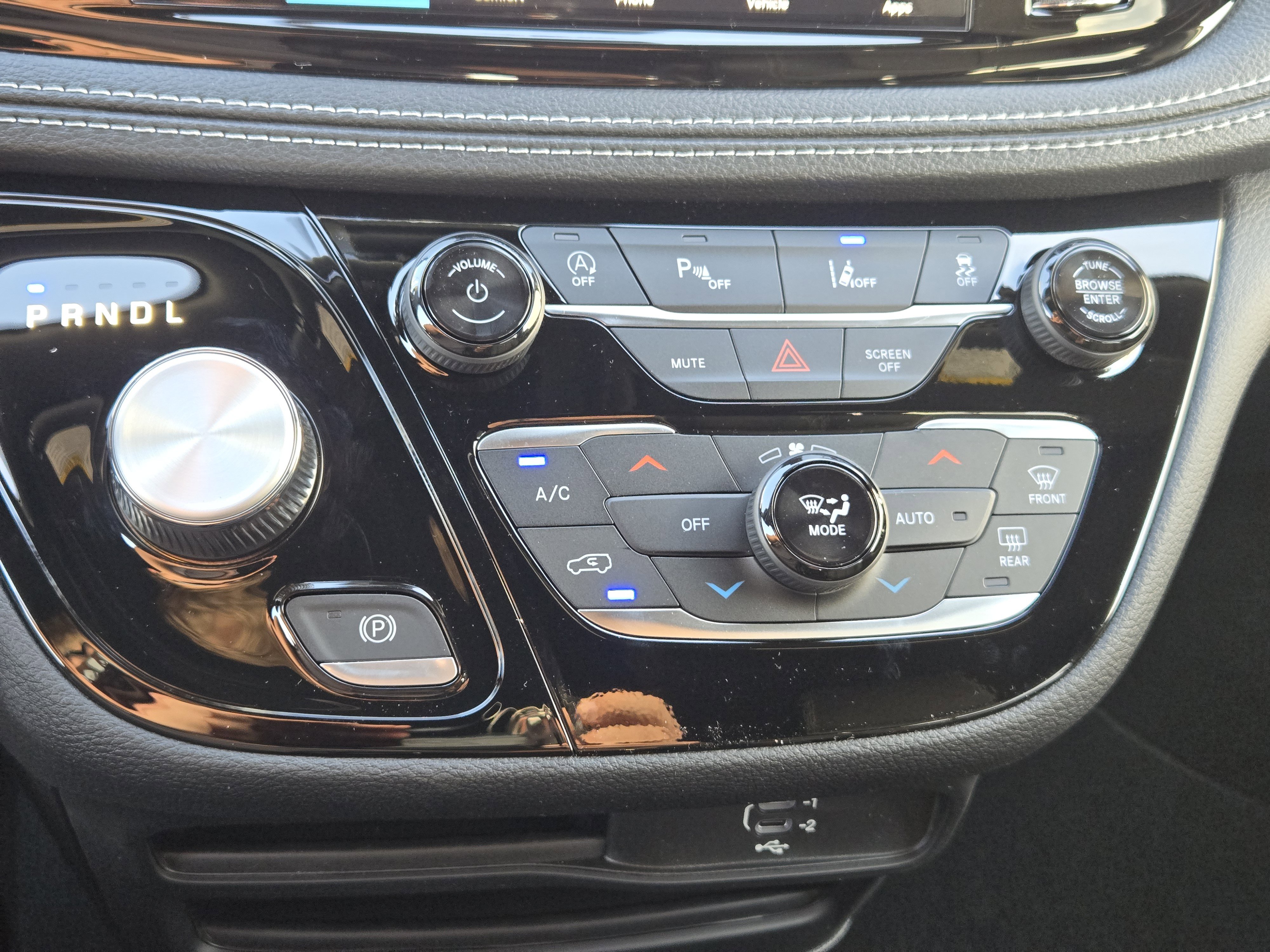 New 2026 Chrysler Pacifica Select w/ S Appearance Package image 15