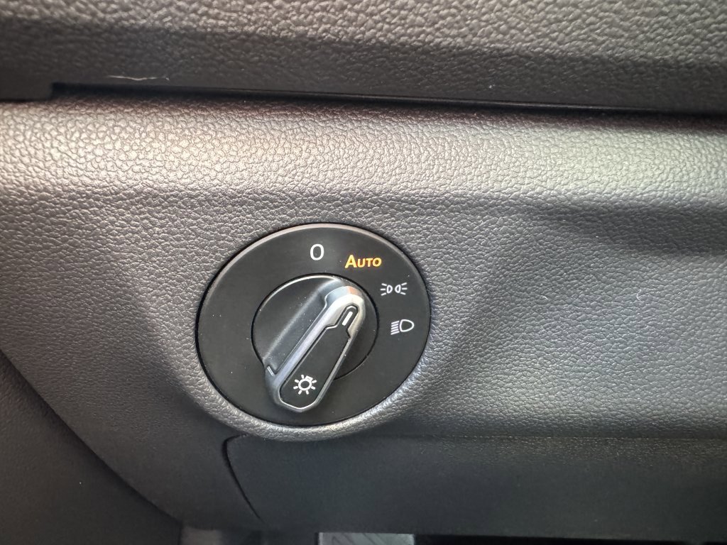 Used 2022 Volkswagen Jetta SE w/ Panoramic Sunroof Package image 27