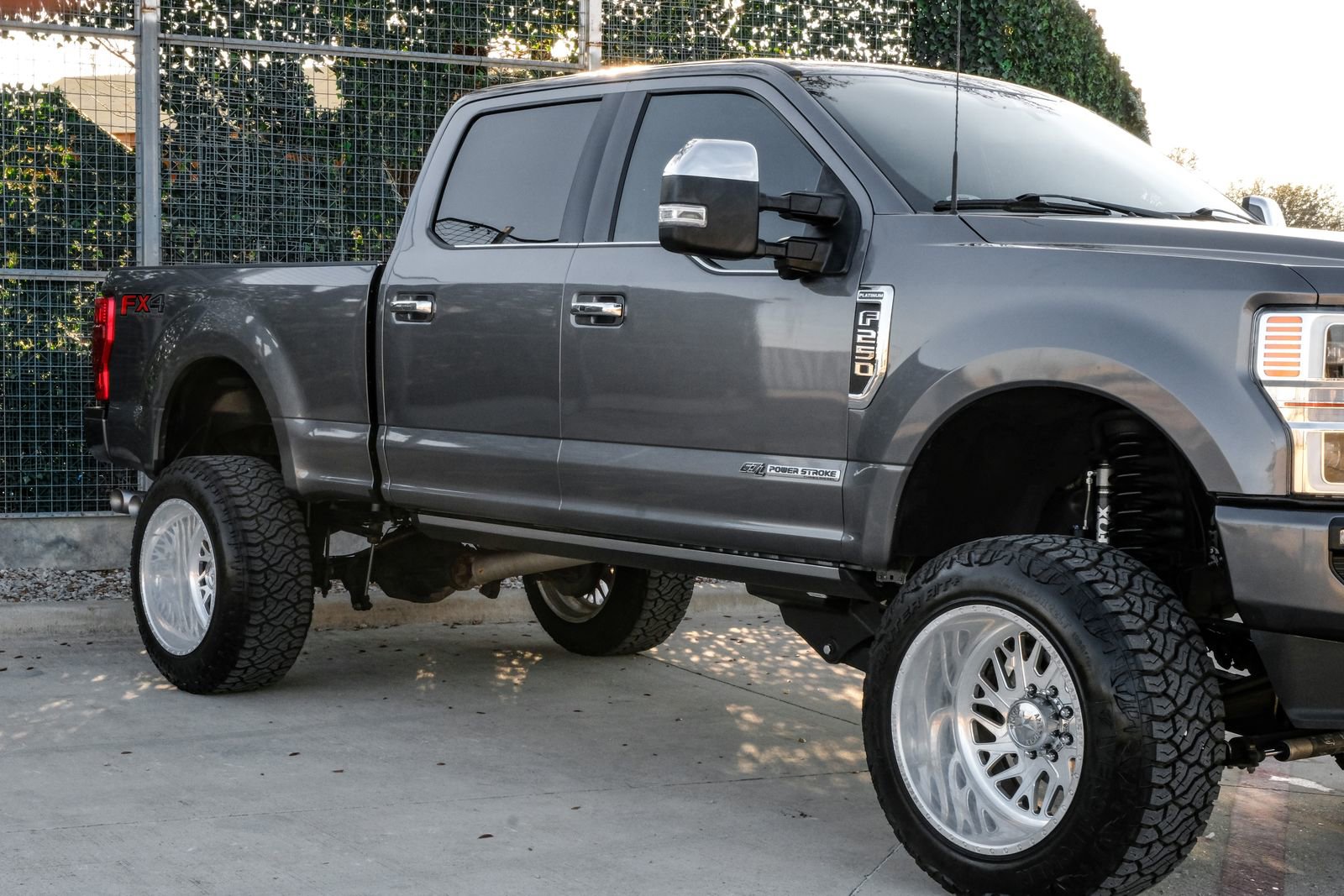 Used 2022 Ford F250 Platinum w/ FX4 Off-Road Package AWD/4WD image 6