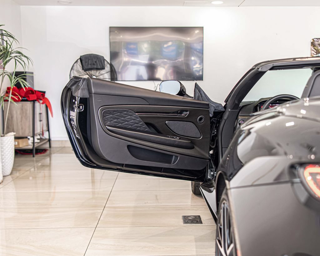 Used 2025 Aston Martin DB12 Convertible RWD image 31