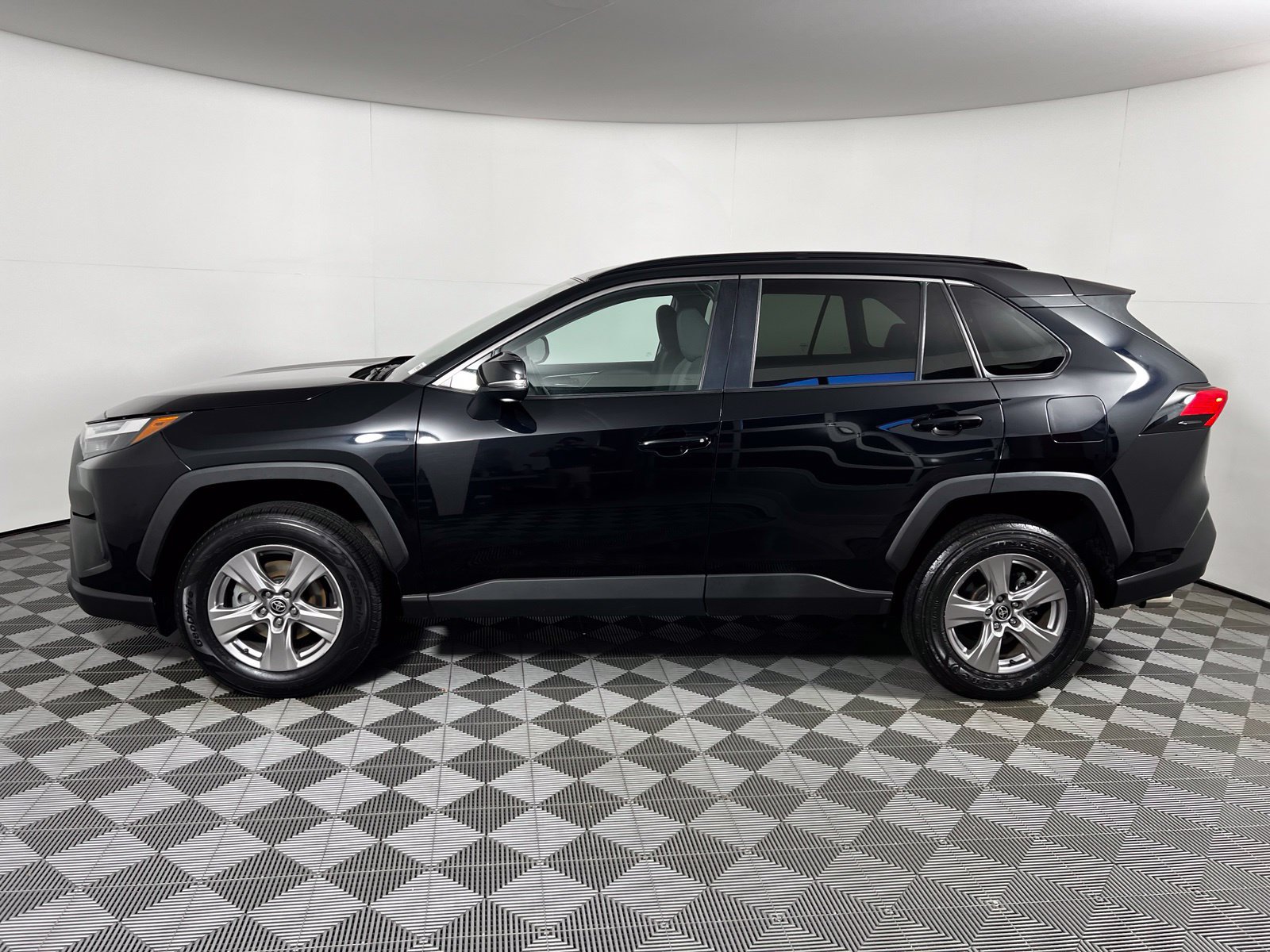 Certified 2022 Toyota RAV4 XLE FWD image 8
