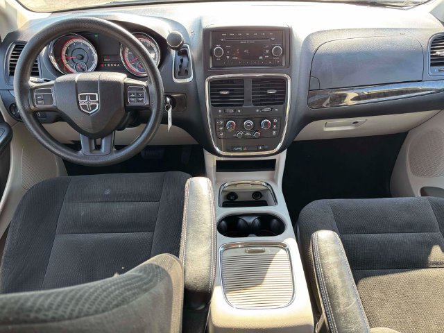 Used 2016 Dodge Grand Caravan SXT FWD image 28