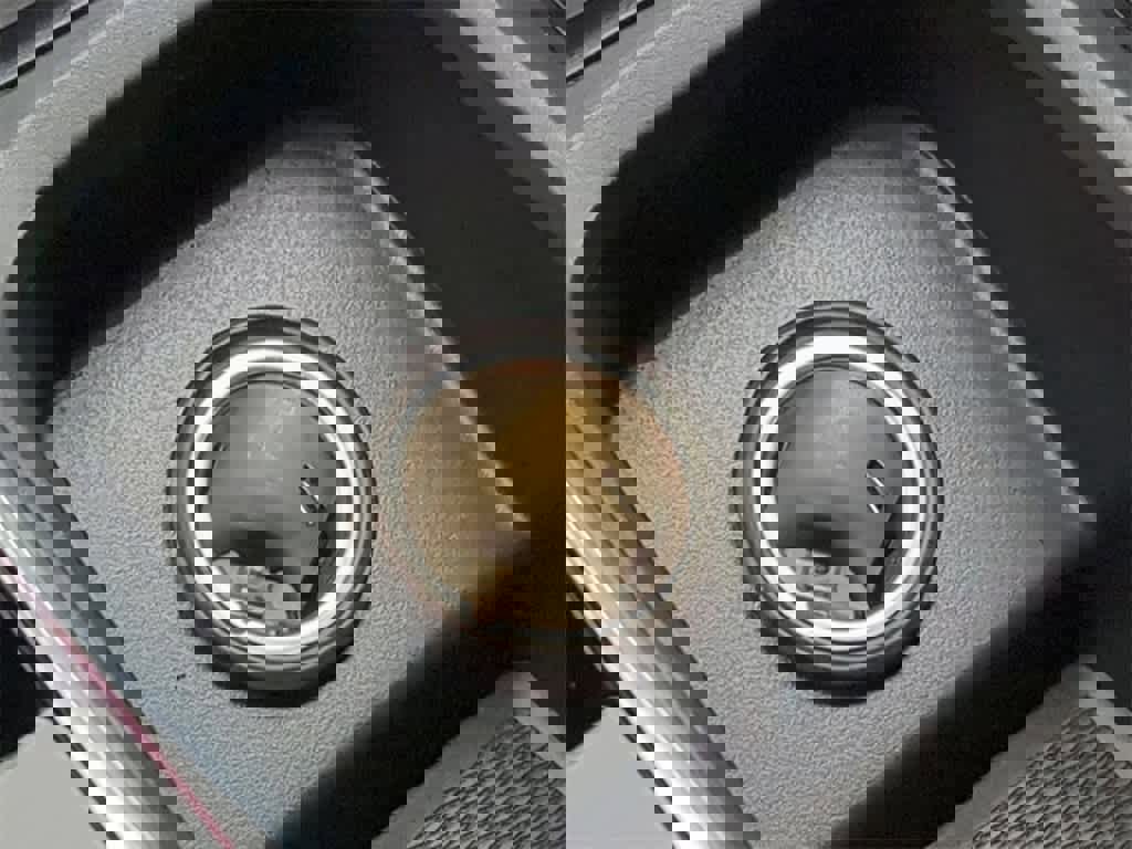 Used 2025 Volvo XC60 B5 Ultra image 30