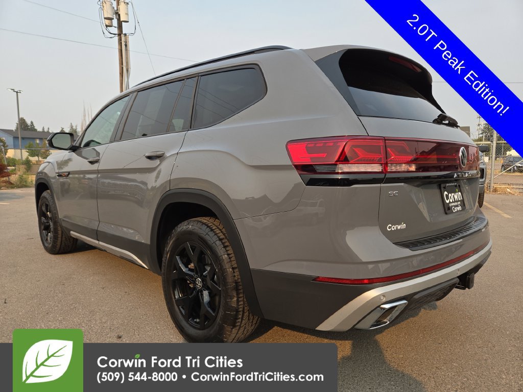 Used 2025 Volkswagen Atlas Peak Edition SE AWD/4WD image 10