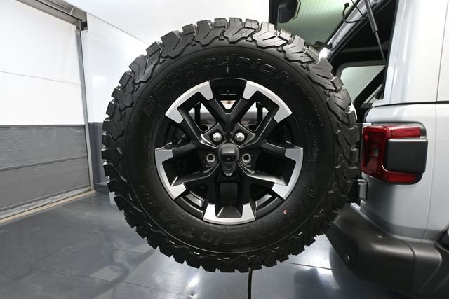 Used 2024 Jeep Wrangler Unlimited Rubicon 4xe AWD/4WD image 17
