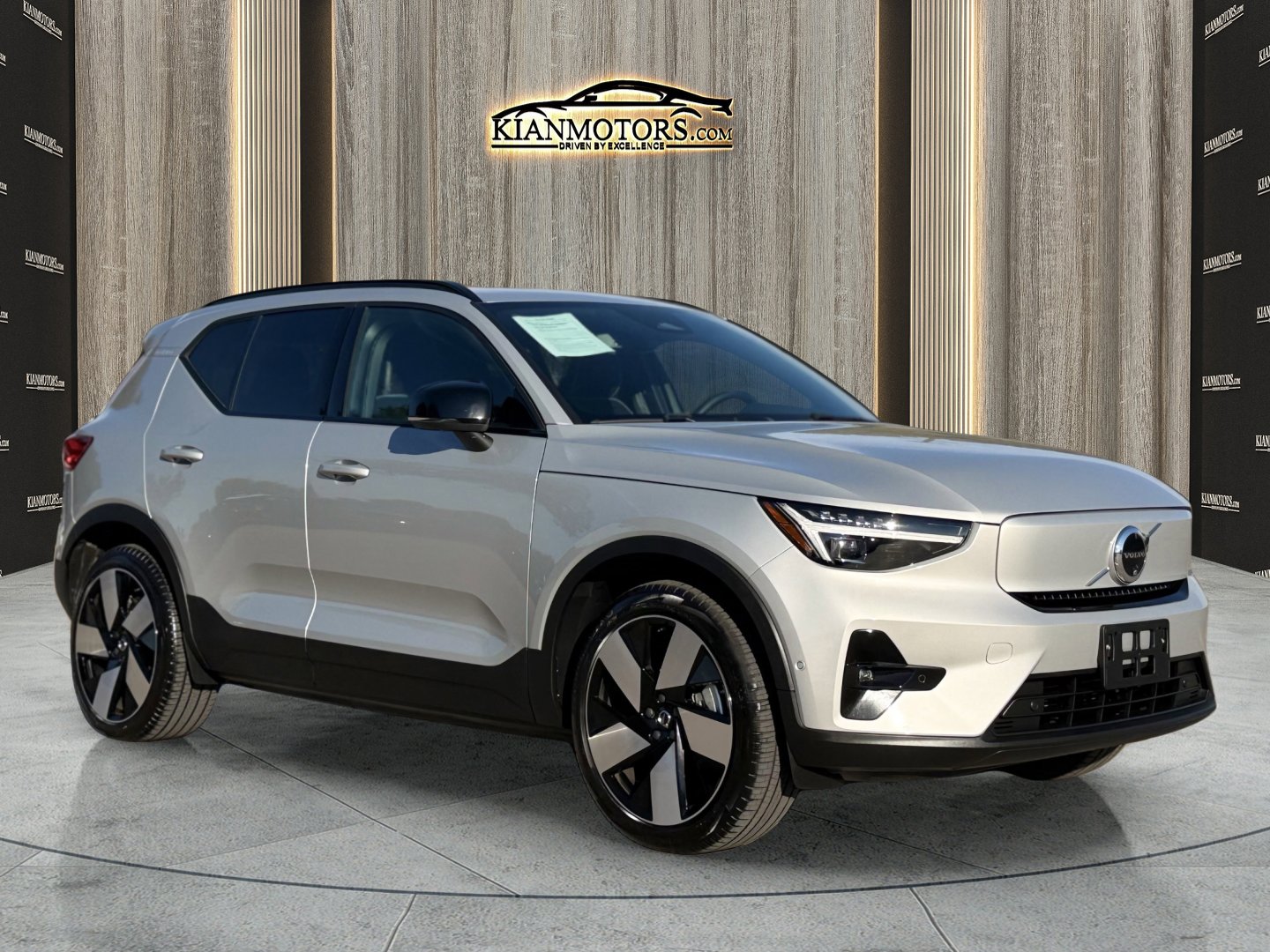 Used 2024 Volvo XC40 Recharge Plus w/ Protection Package Premier