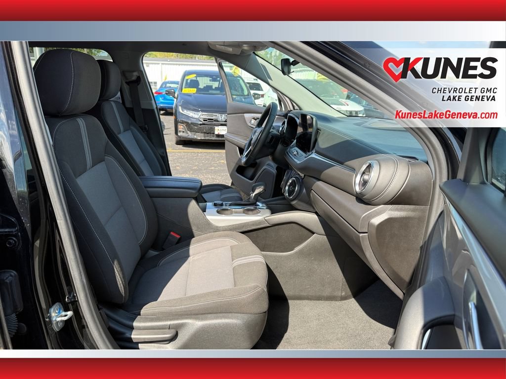 Used 2025 Chevrolet Blazer LT AWD/4WD image 40