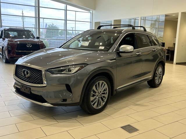 Certified 2025 INFINITI QX50 Luxe w/ Accent Package image 2