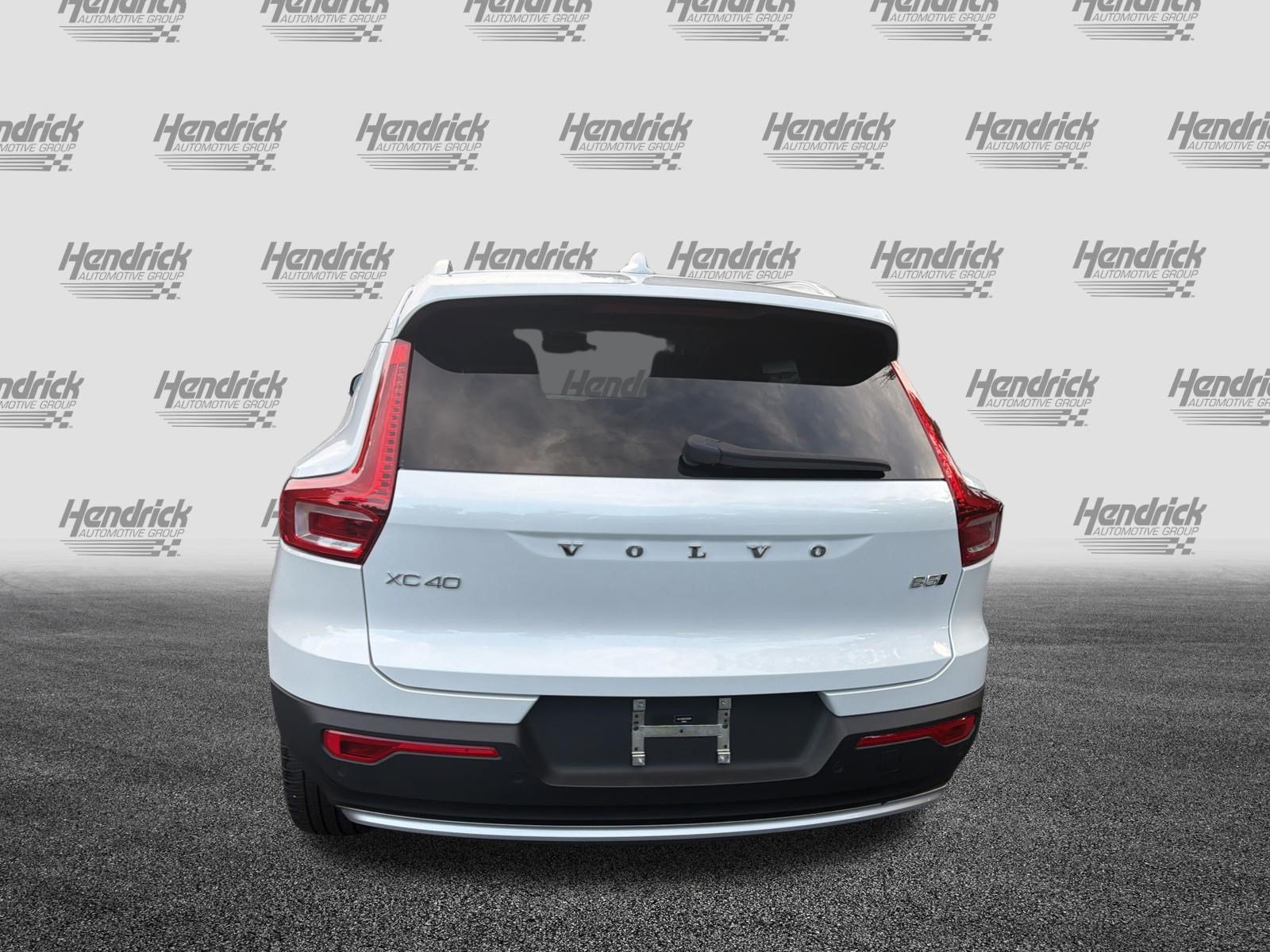 Certified 2024 Volvo XC40 B5 Plus AWD/4WD image 9
