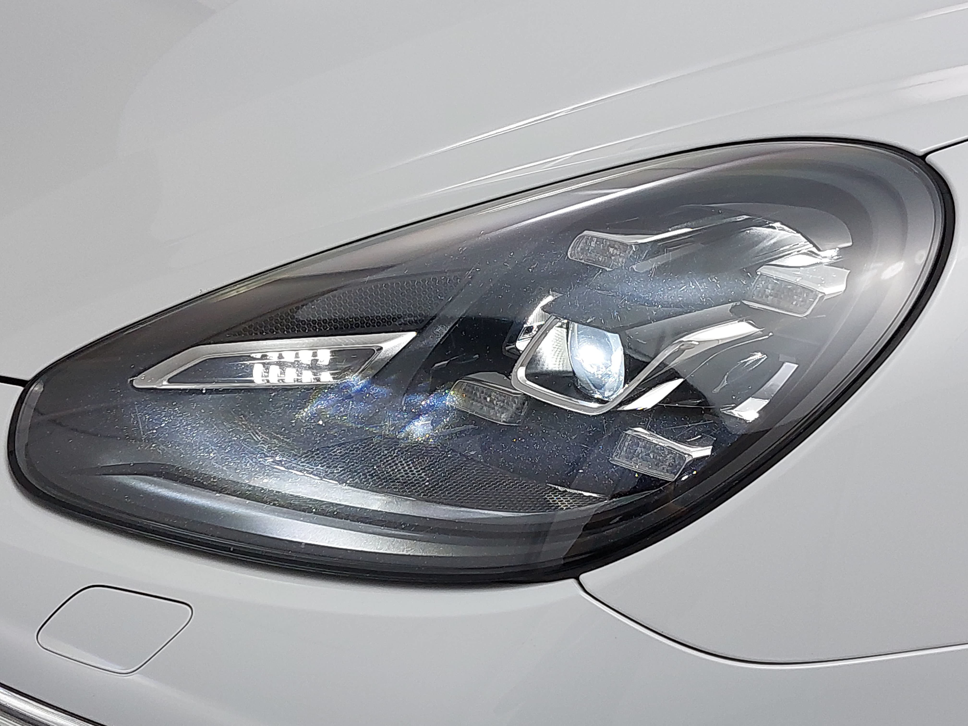 Used 2018 Porsche Cayenne Platinum Edition AWD/4WD image 32