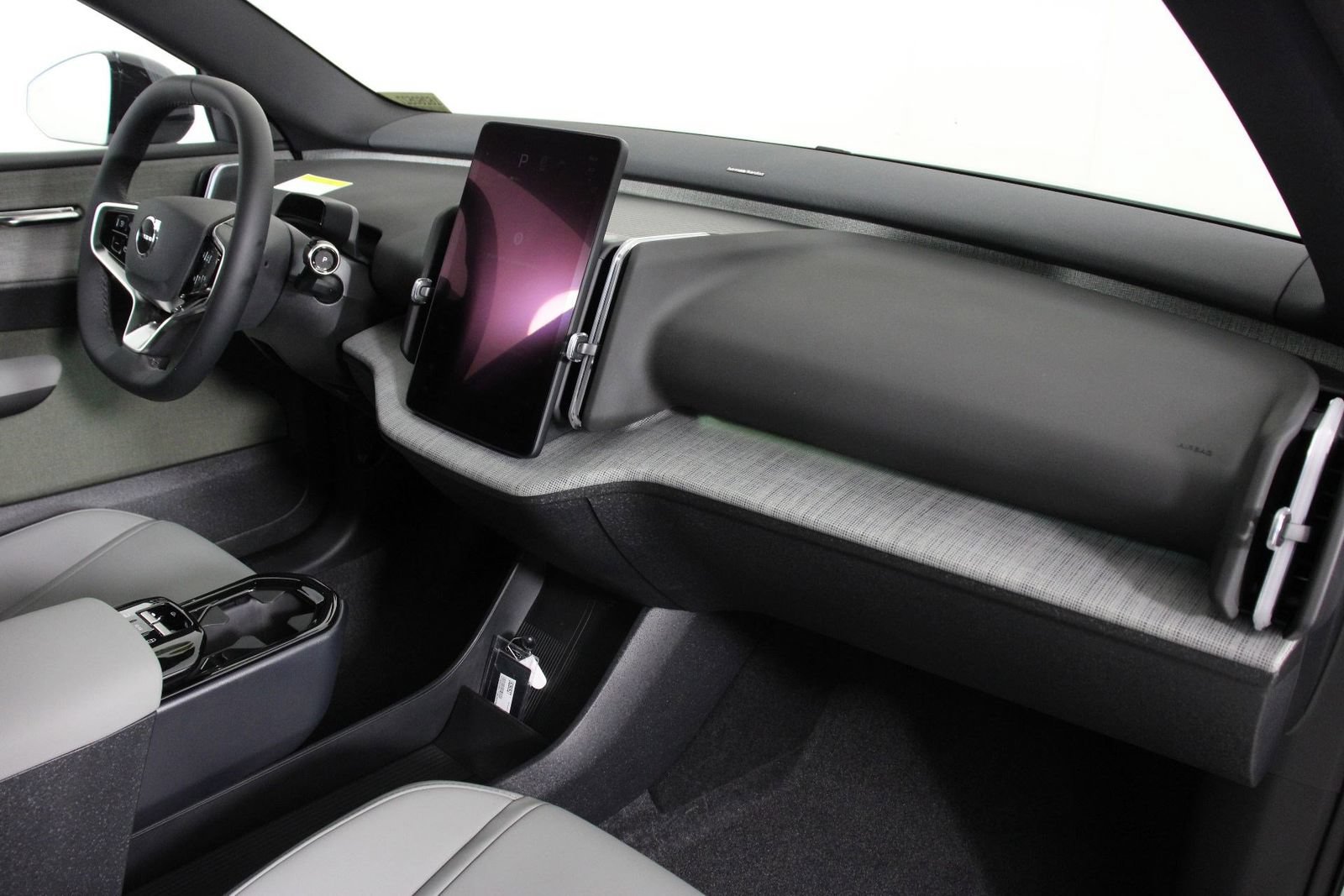 New 2026 Volvo EX30 Plus AWD/4WD image 9