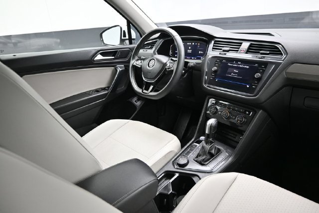 Used 2021 Volkswagen Tiguan SEL AWD/4WD image 19