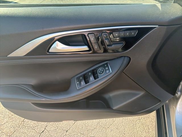 Used 2019 INFINITI QX30 Premium w/ Navigation Package image 11