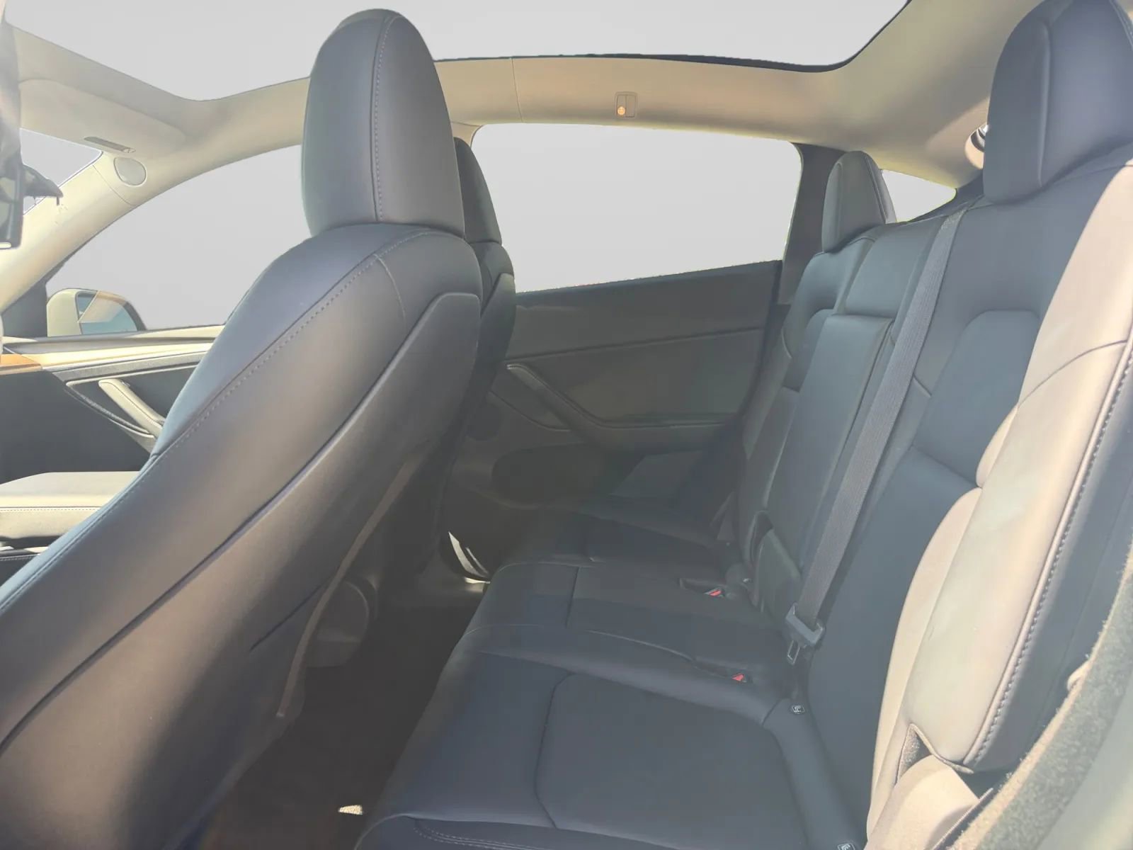 Used 2022 Tesla Model Y Long Range AWD/4WD image 27