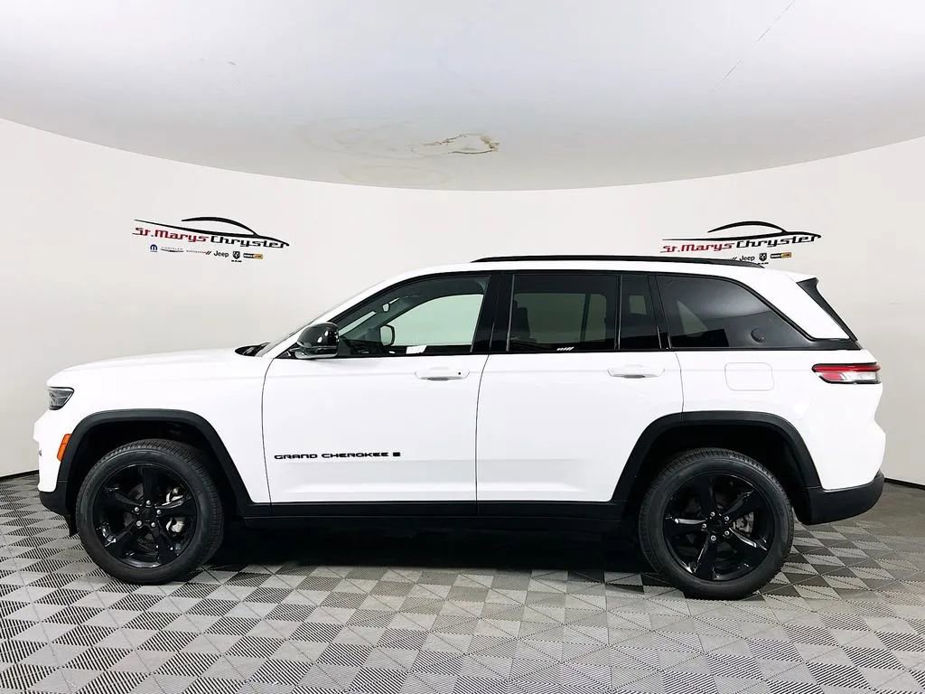 Used 2024 Jeep Grand Cherokee Limited w/ Black Appearance Package AWD/4WD image 5