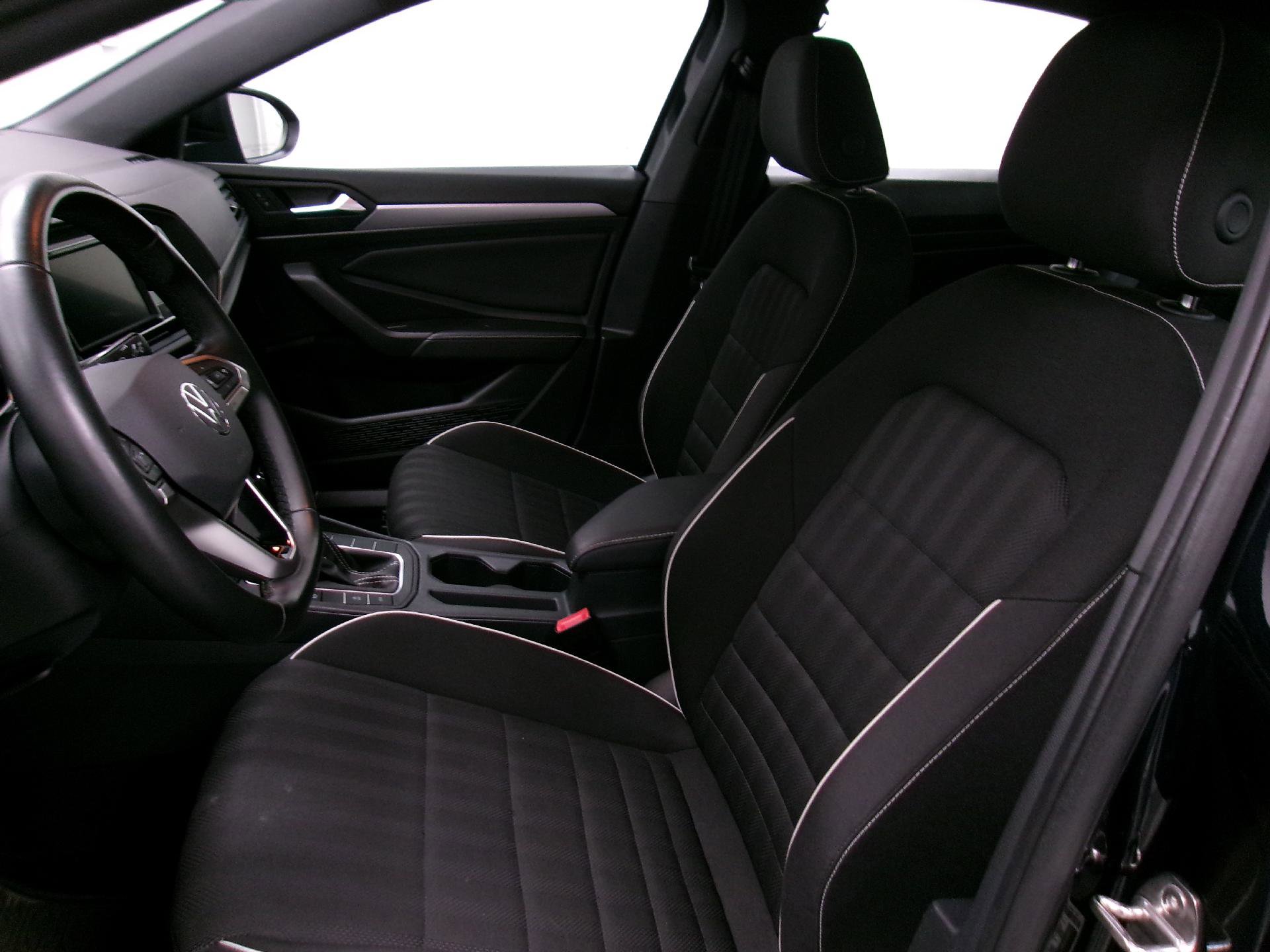 Used 2024 Volkswagen Jetta Sport image 7