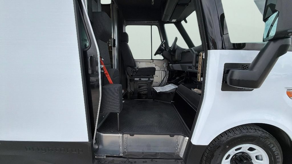 Used 2024 Chevrolet Brightdrop 400 w/ Commercial Equipment Package AWD/4WD image 30
