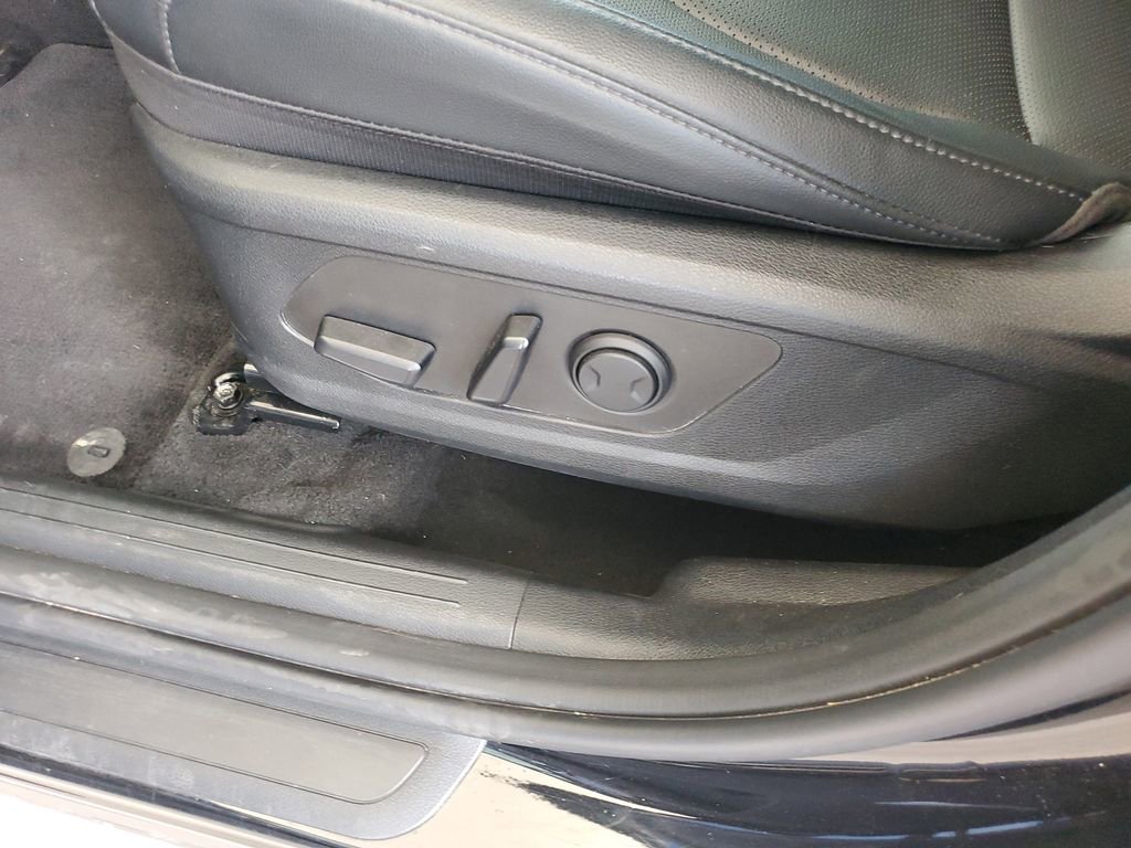 Used 2024 Kia Sportage SX image 11