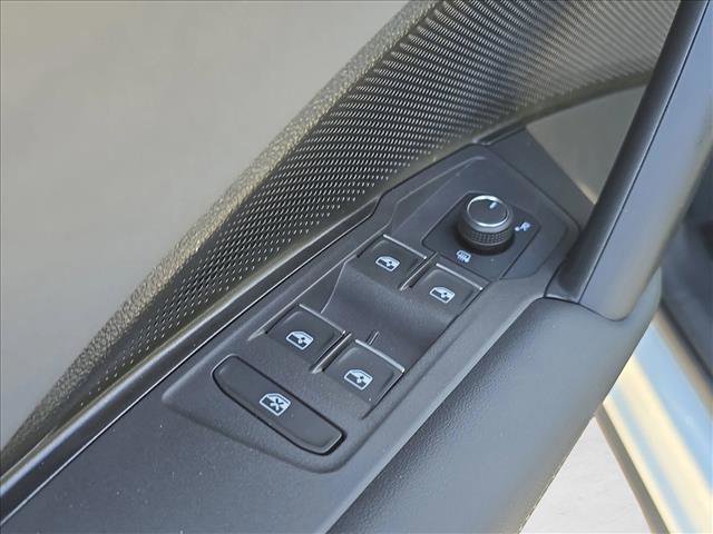 New 2026 Volkswagen Tiguan SE FWD image 5