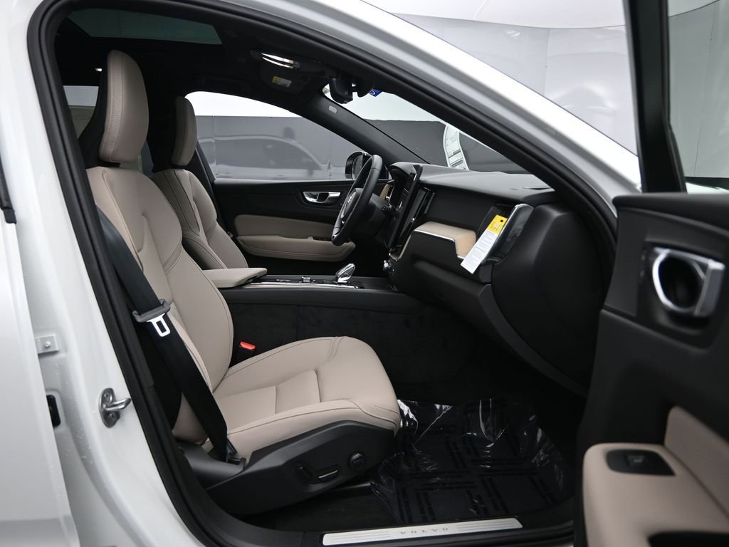 New 2026 Volvo XC60 B5 Plus w/ Climate Package image 27