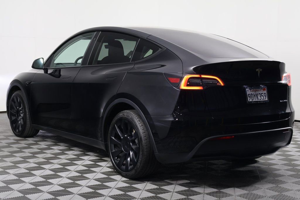 Used 2022 Tesla Model Y Long Range image 6