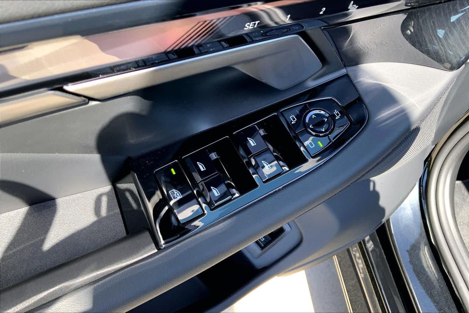 New 2026 BMW 550e xDrive AWD/4WD image 17
