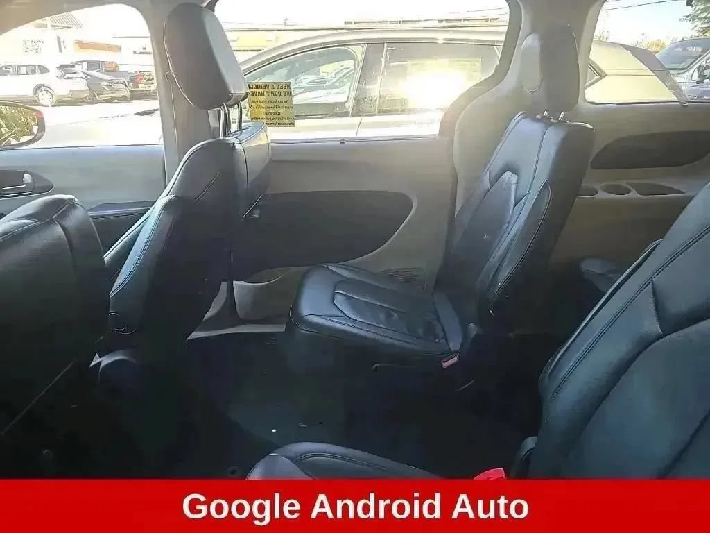 Used 2020 Chrysler Pacifica Touring-L FWD image 52