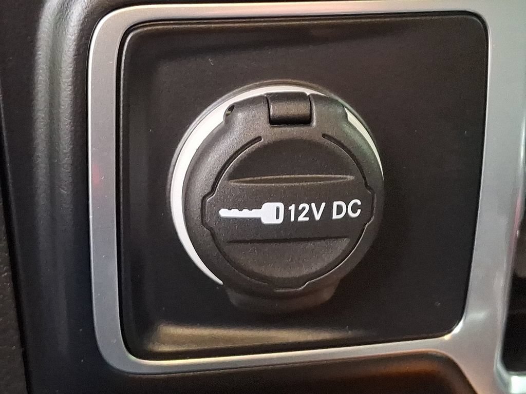 Used 2022 Jeep Wrangler Unlimited Sahara AWD/4WD image 25