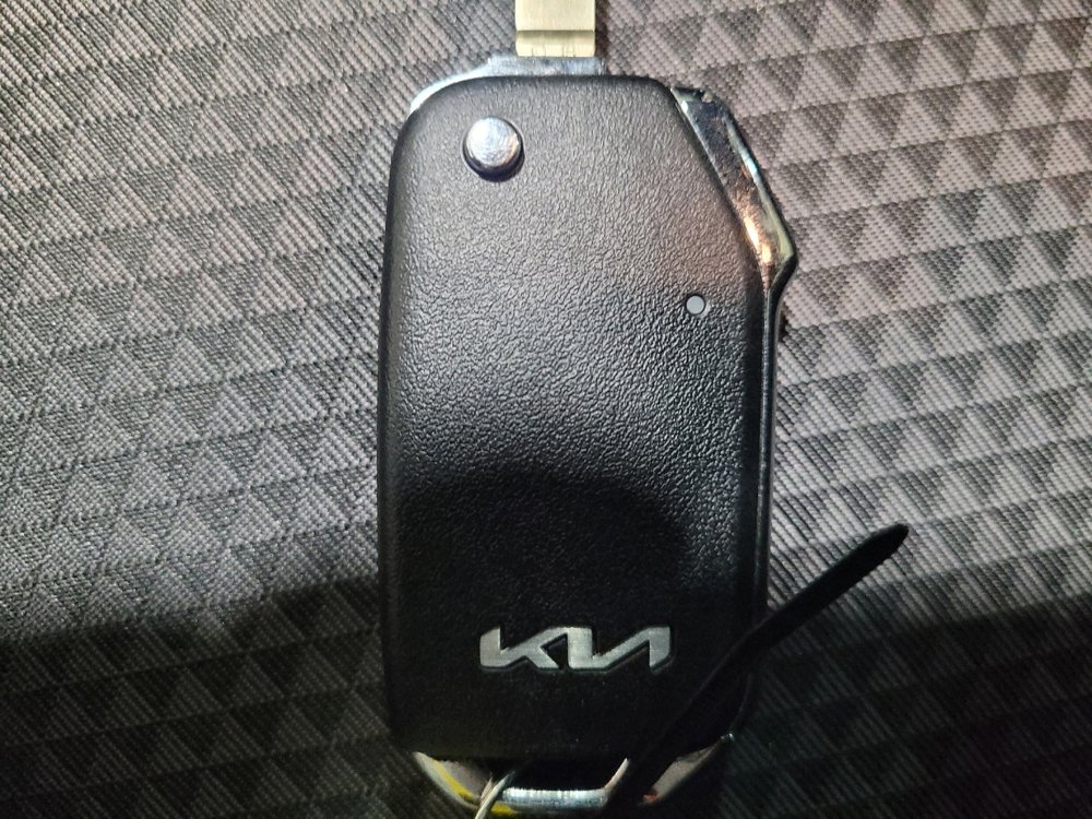 Used 2025 Kia Soul LX FWD image 32