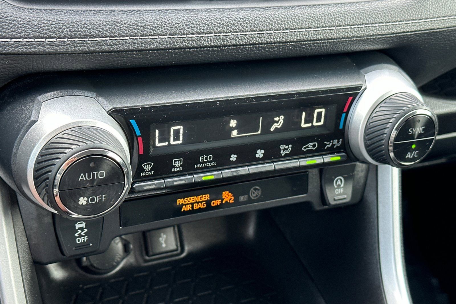 Used 2022 Toyota RAV4 XLE image 23