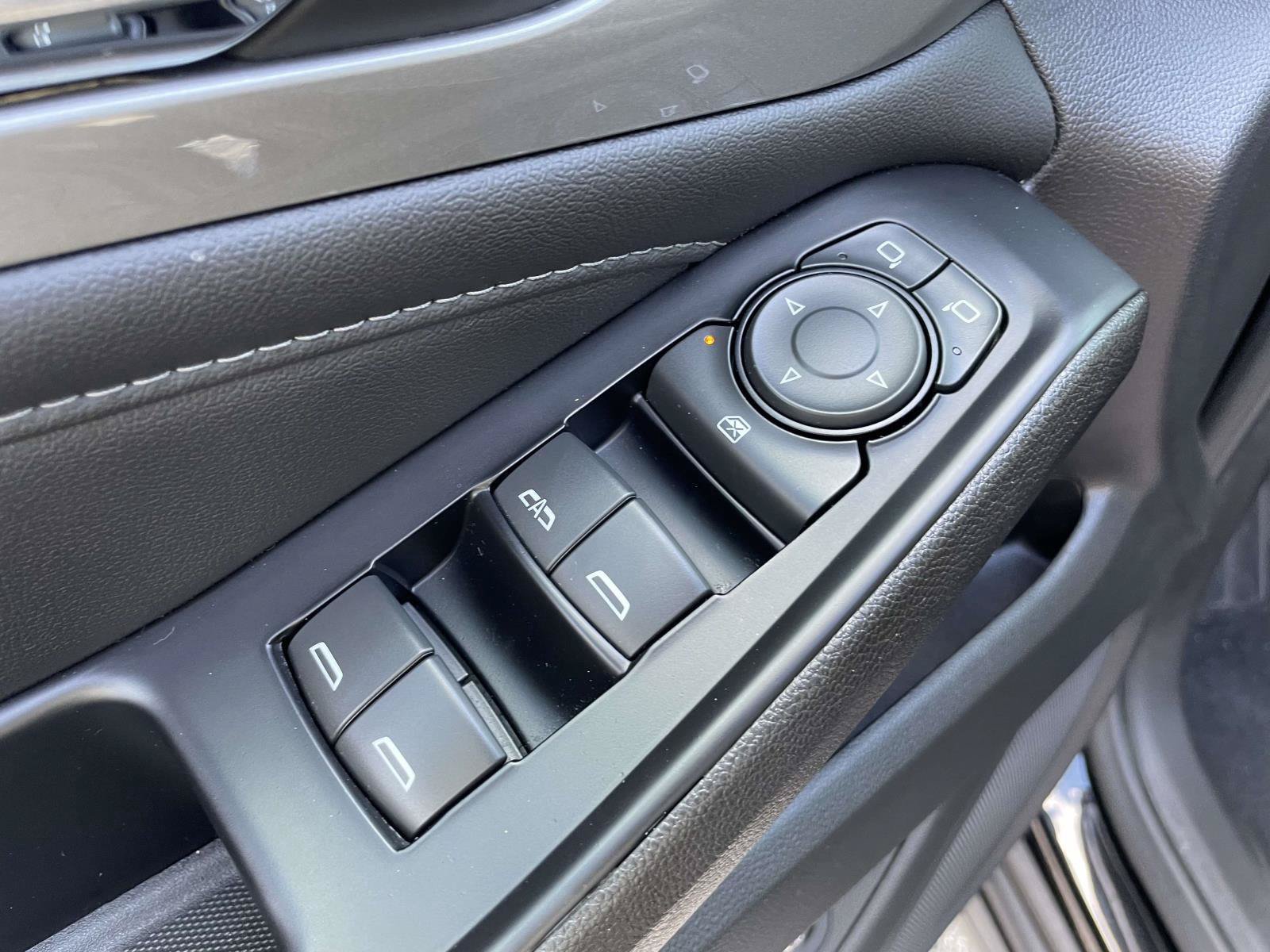 Used 2023 Chevrolet Traverse LT FWD image 6
