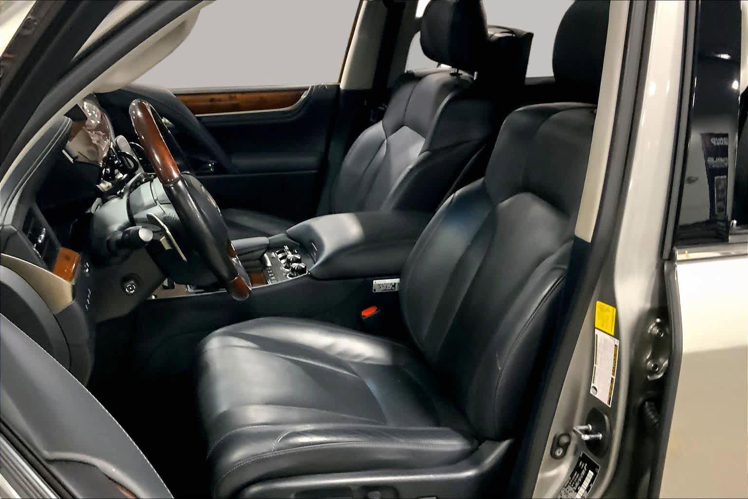 Used 2020 Lexus LX 570 4WD w/ Luxury Package image 8