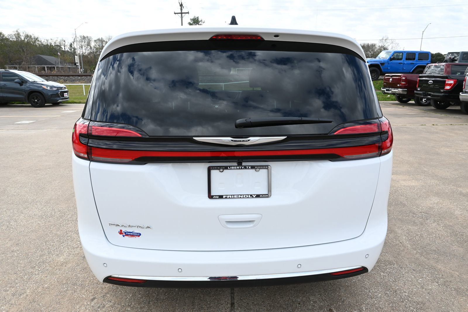 New 2026 Chrysler Pacifica Select image 30