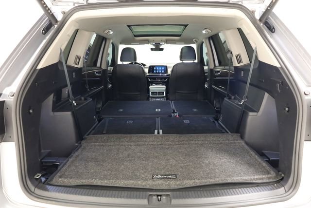Used 2024 Volkswagen Atlas SEL Premium R-Line image 37