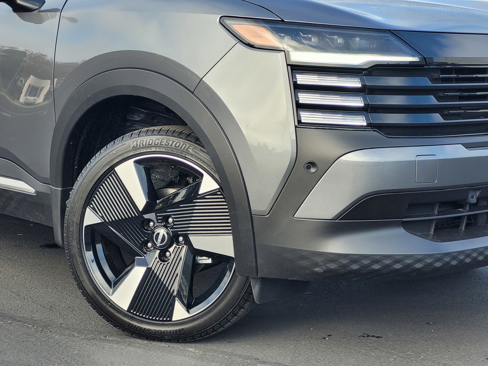 New 2026 Nissan Kicks SR w/ Cold Weather Package image 3