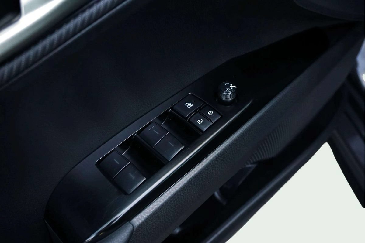 Used 2025 Toyota Camry SE FWD image 15