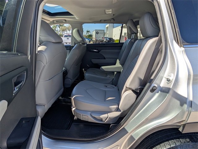Used 2022 Toyota Highlander XLE image 7